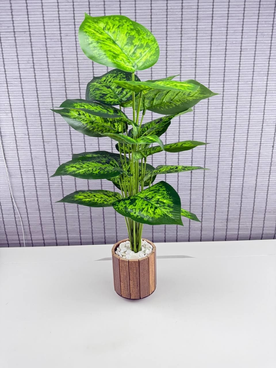 Bahçem Yapay Çiçek Difenbahya 18 Yapraklı 65 Cm Salon Çiçeği Ahşap Saksılı Yapay Bitki
